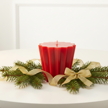 Load image into Gallery viewer, A red christmas star candle

